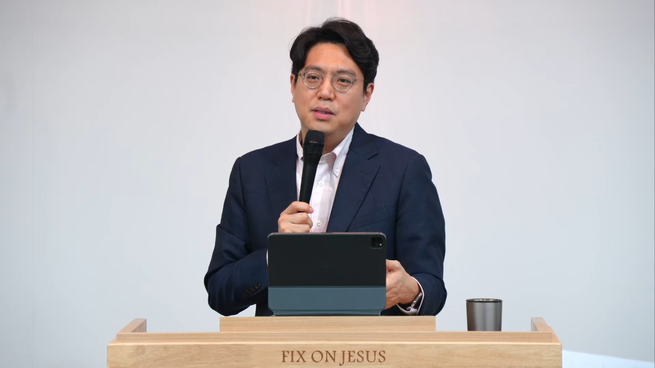 웨이브처치 리틀리에 소개된 설교 장면